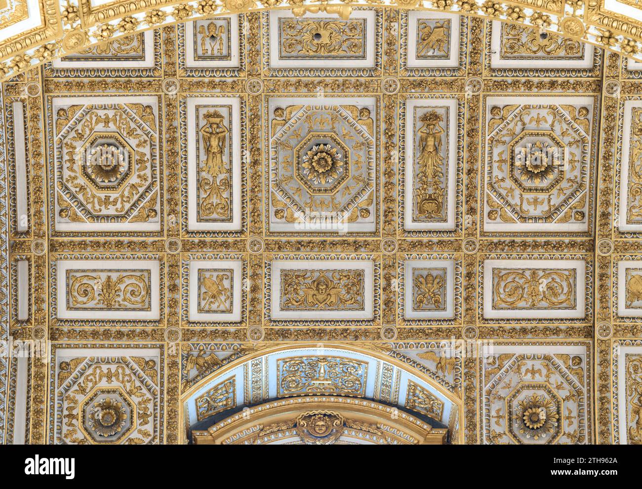 Illustrations en mosaïque sur le dessous d'un plafond dans la basilique Saint-Pierre, Vatican, Rome, Italie. Banque D'Images
