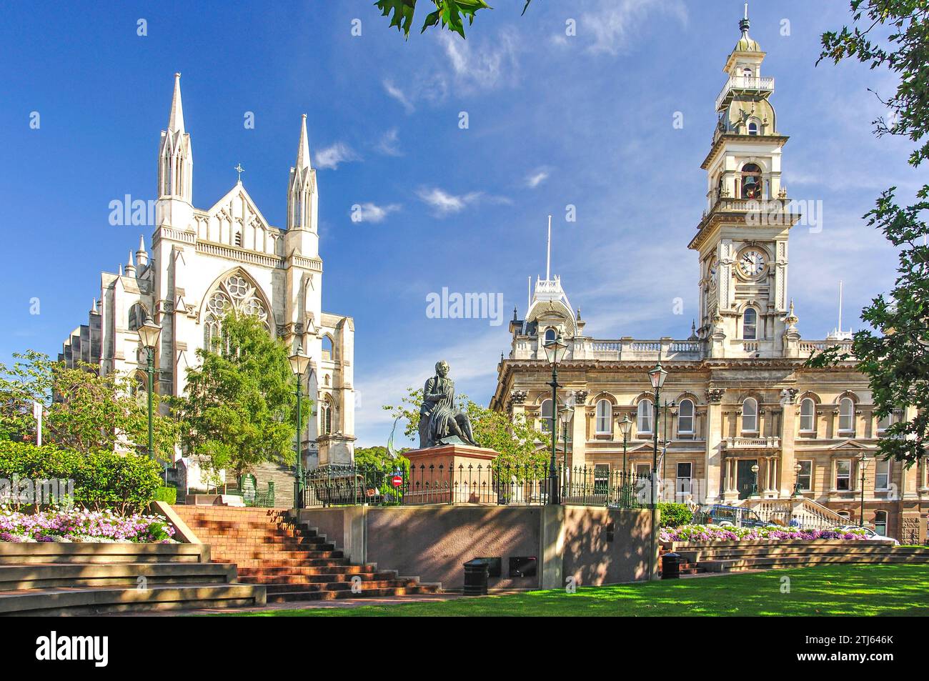 St.Paul's Cathedral, la Statue de Robert Leroux et Dunedin Town Hall, l'octogone, Dunedin, Otago, île du Sud, Nouvelle-Zélande Banque D'Images