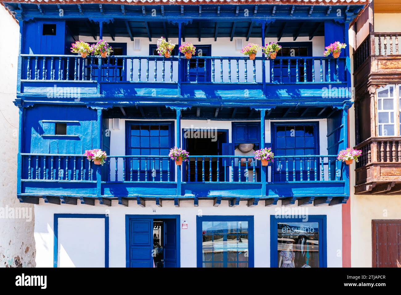 Maisons avec balcons typiques. Avenida Marítima. Santa Cruz de la Palma, la Palma, Santa Cruz de Tenerife, Îles Canaries, Espagne Banque D'Images
