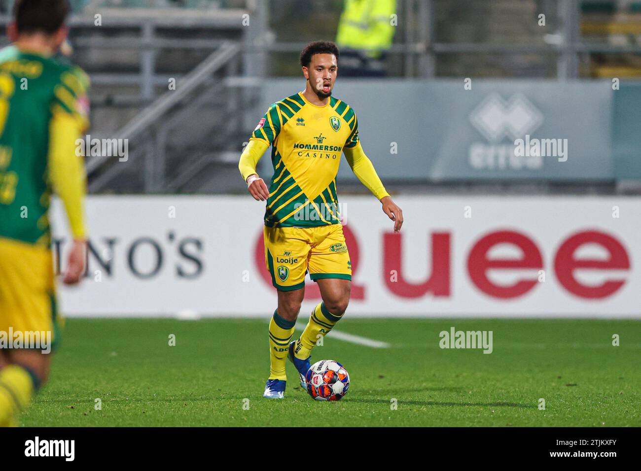 Den Haag, pays-Bas. 20 décembre 2023. DEN HAAG, PAYS-BAS - DÉCEMBRE 20 : Gylermo Siereveld d'ado Den Haag dribble lors du match de 2e tour de la Toto KNVB Cup entre ado Den Haag et Sparta Rotterdam au Bingoal Stadion le 20 décembre 2023 à Den Haag, pays-Bas. (Photo Hans van der Valk/Orange Pictures) crédit : Orange pics BV/Alamy Live News Banque D'Images