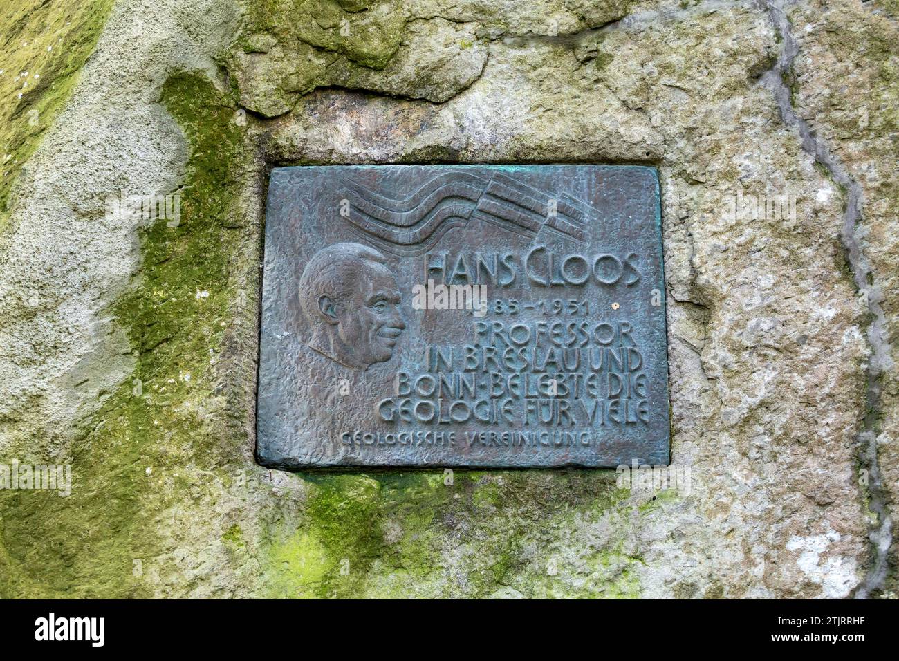 Plaque commémorative du professeur Hans Cloos à côté de la "piste des ânes" à Dragon's Rock, Königswinter, Rhénanie du Nord-Westphalie, Allemagne Banque D'Images