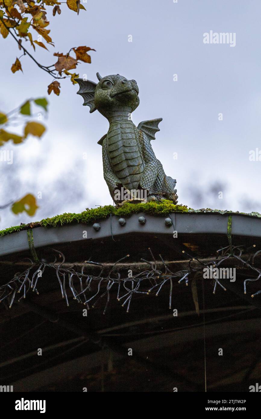 Sculpture de dragon à la «piste des ânes» à Dragon's Rock, Königswinter, Rhénanie du Nord-Westphalie, Allemagne Banque D'Images