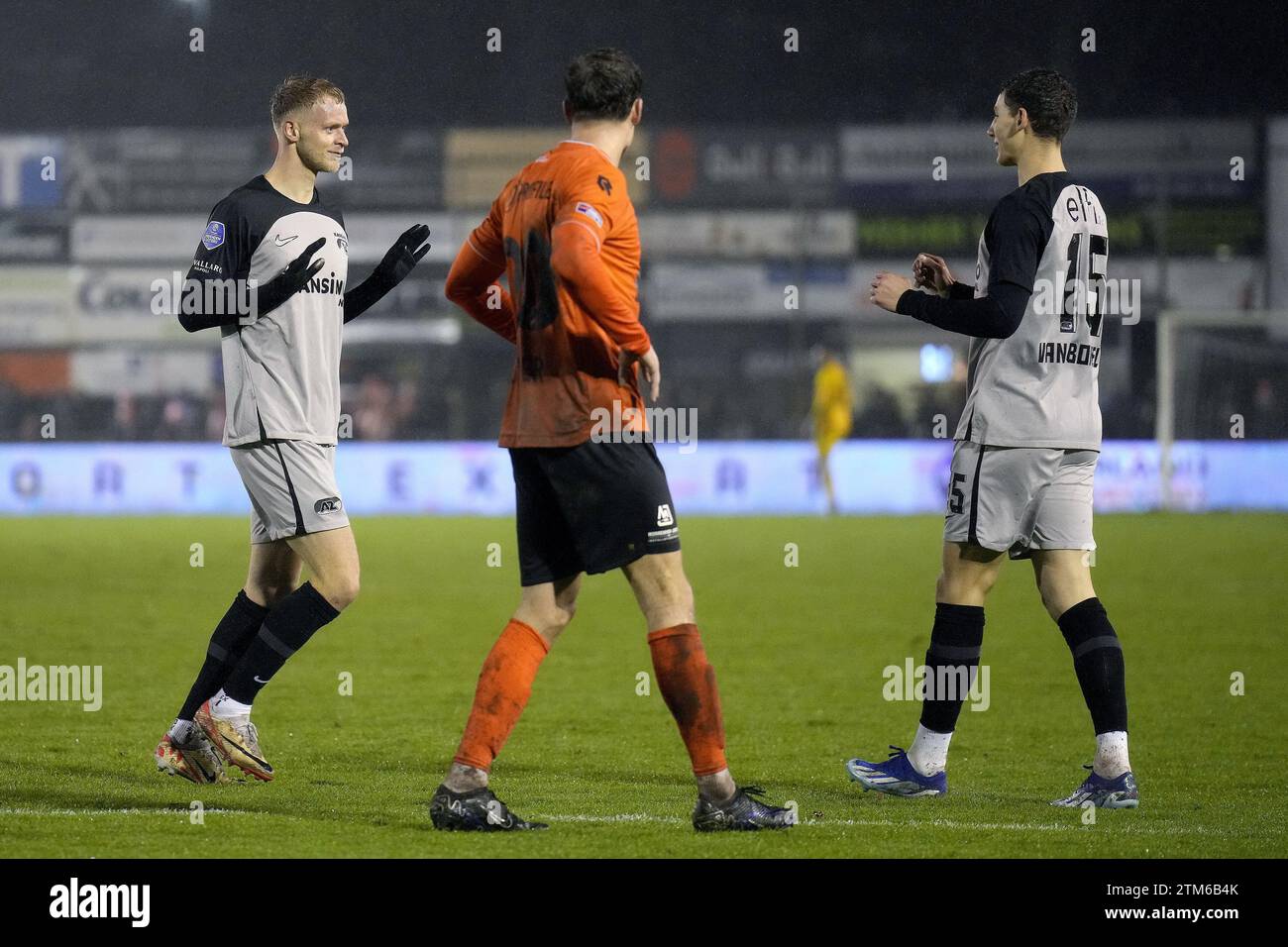 HARDENBERG - Jens Odgaard de l'AZ Alkmaar célèbre le 1-2 lors de la 2e