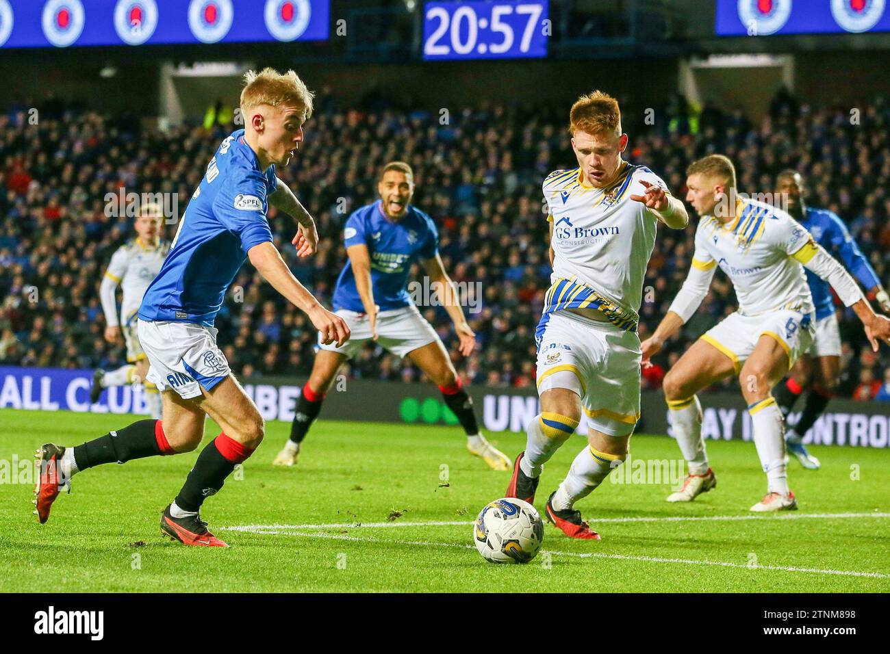 Glasgow, Royaume-Uni. 20 décembre 2023. Après leur victoire de la Viaplay Cup le 17 janvier à Hampden Park, les Rangers jouent maintenant à St Johnstone sur leur terrain d'Ibrox Stadium, Glasgow, Écosse, Royaume-Uni. Les Rangers sont maintenant à seulement 5 points derrière Celtic avec deux matchs en main, donc le résultat de ce match est très important. Crédit : Findlay/Alamy Live News Banque D'Images