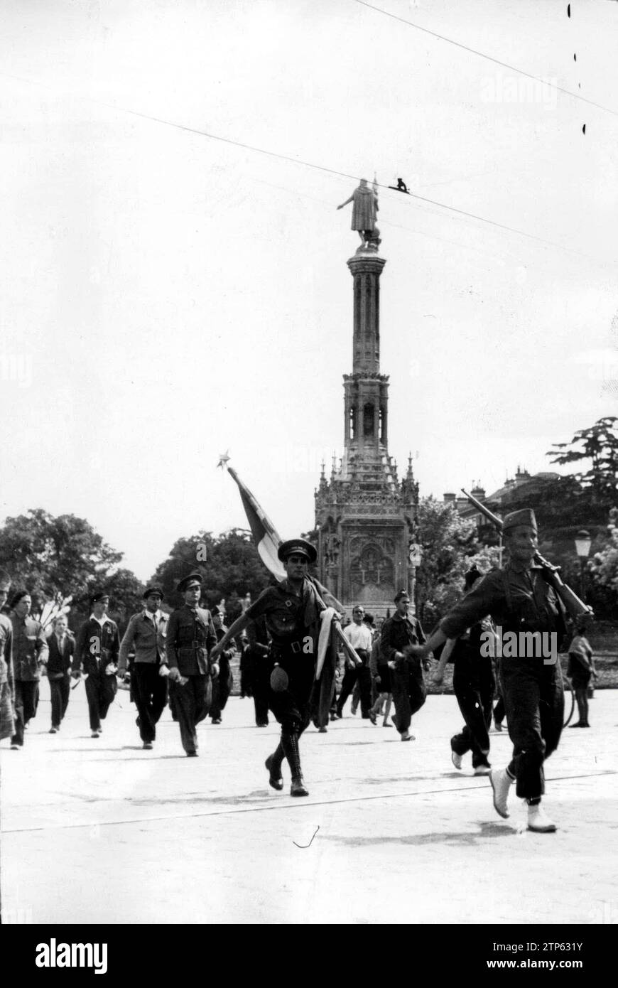 06/30/1937. Les nouvelles recrues qui apprennent l'instruction de former dans les Brigades de réserve, défilant à travers la Castellana, comme ils passent par la Plaza de Colón. Crédit : Album / Archivo ABC / Albero y Segovia Banque D'Images