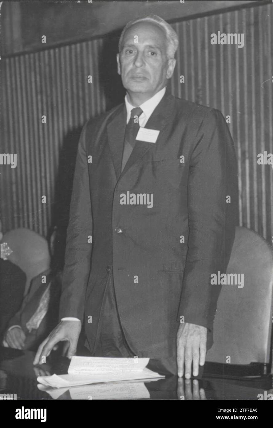08/01/1963. Le Dr Don Severo Ochoa, Prix Nobel de médecine en 1959 ...