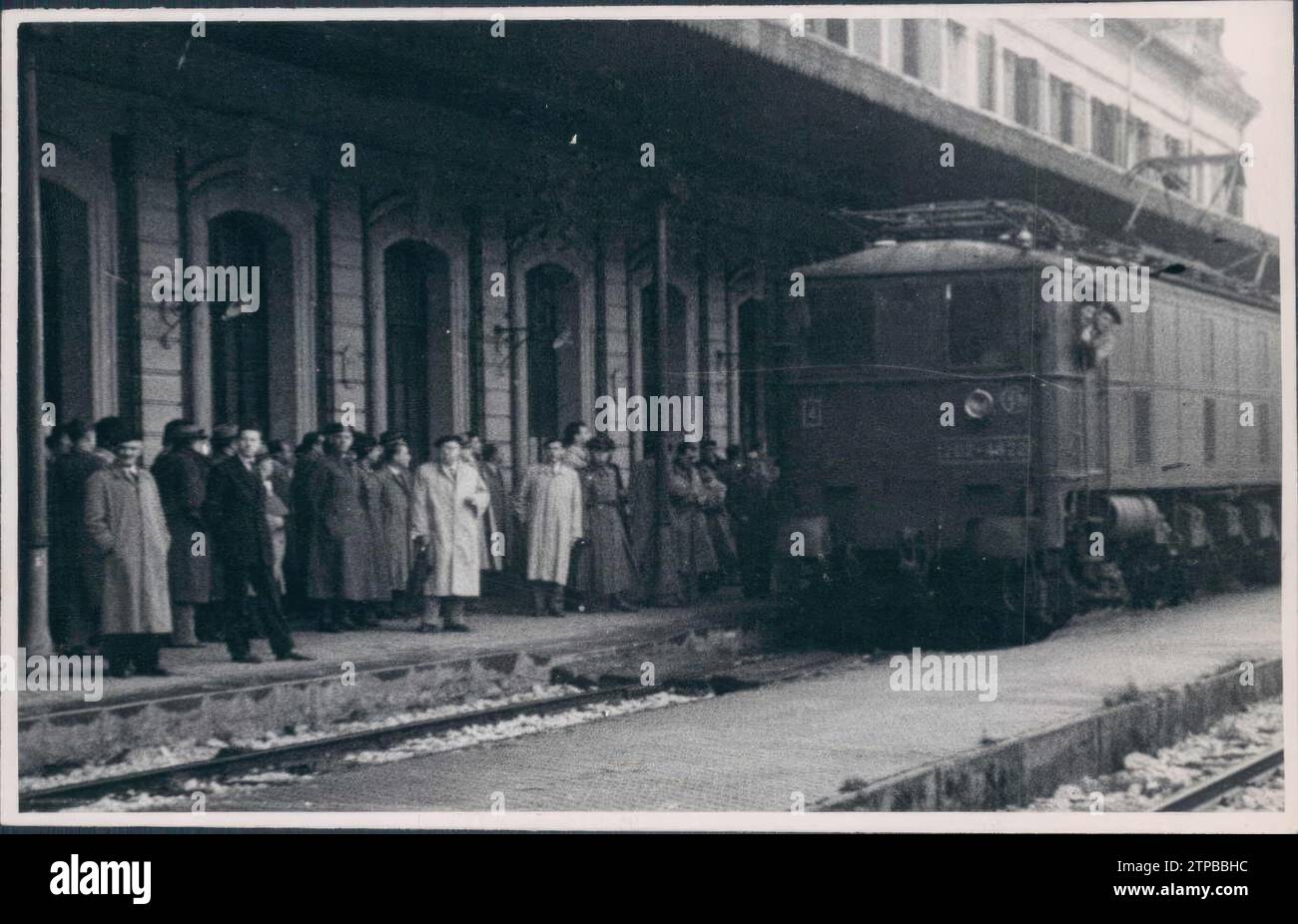 01/31/1948. À la gare Ed Irún. Réouverture de la frontière franco-espagnole. Le train venant de Paris entre dans la gare. Crédit : Album / Archivo ABC Banque D'Images