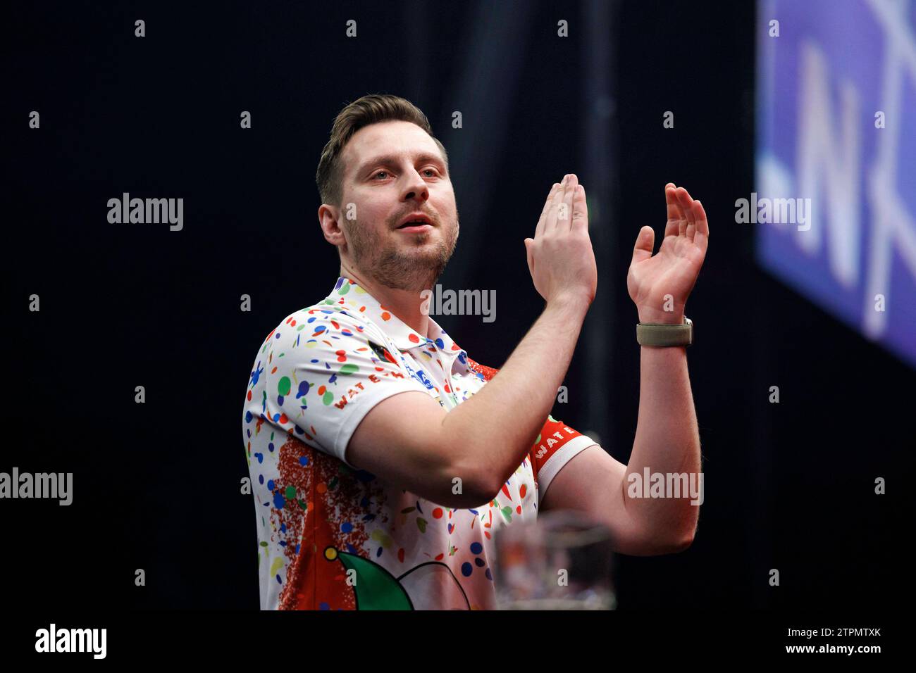 Dartspieler Florian Hempel BEI der World Darts Gala 2023 in der Lanxess