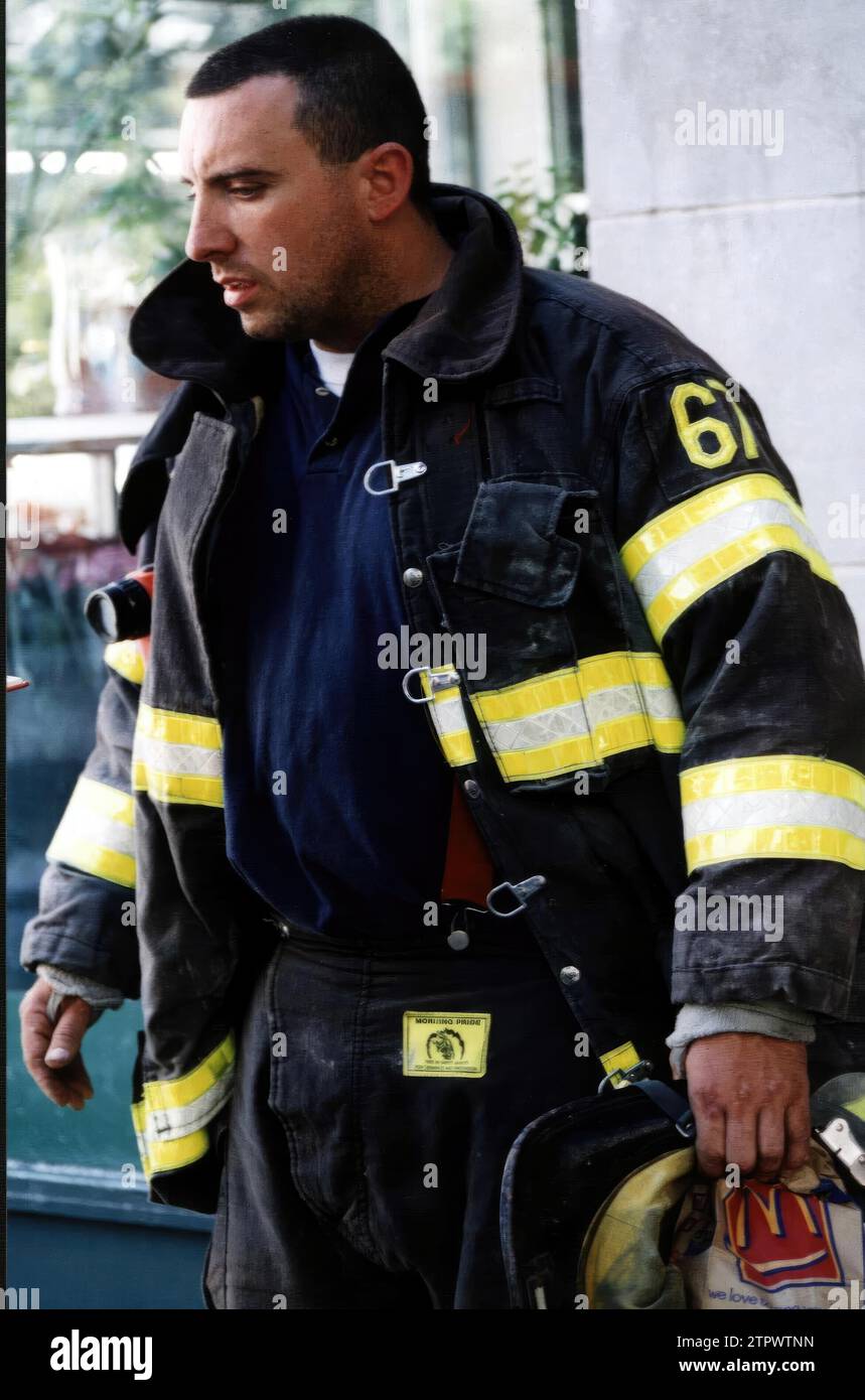 09/11/2001. New York...12..9..01...photo Corrina Arranz...la ville après l'attaque du World Trade Center....Archdc...Paul Hauson, pompier. Crédit : Album / Archivo ABC / Corina Arranz Banque D'Images 09/11/2001. New York...12..9..01...photo Corrina Arranz...la ville après l'attaque du World Trade Center....Archdc...Paul Hauson, pompier. Crédit : Album / Archivo ABC / Corina Arranz Banque D'Images