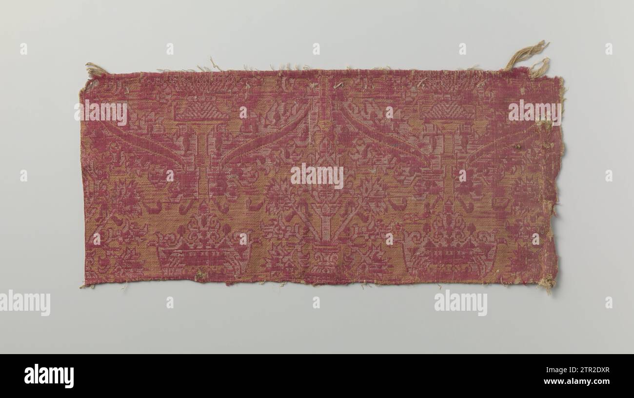 Extrait brocatel rouge et jaune avec motifs floraux stylisés, anonyme, fragment 1500 - 1599 avec motif de pots de fleurs stylisés entre lesquels pendre diagonalement le travail de pneu. Couleurs rouge et jaune. Espagne Ketting un élément : la soie. Entrée : fragment de broche en lin (matériau) avec motif de pots de fleurs stylisés entre lesquels un travail de pneu suspendu en diagonale. Couleurs rouge et jaune. Espagne Ketting un élément : la soie. Entrée : broche de lin (matériau) Banque D'Images