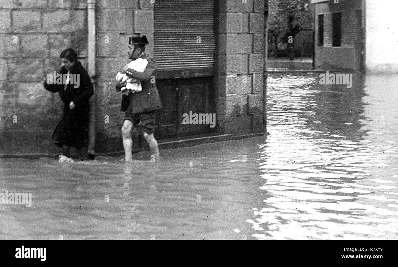 Las Arenas, Vizcaya. 11/23/1933. Interventions humanitaires de la Garde civile en raison des inondations. Crédit : Album / Archivo ABC / Amado Banque D'Images