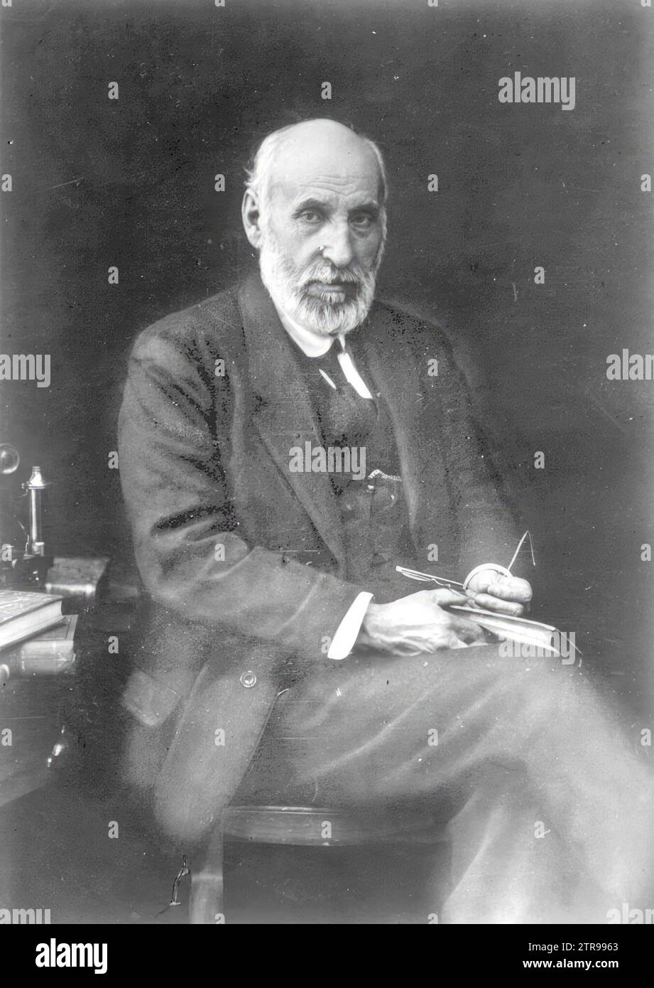12/31/1909. Santiago Ramón y Cajal pose assis et calme. Crédit : Album / Archivo ABC Banque D'Images