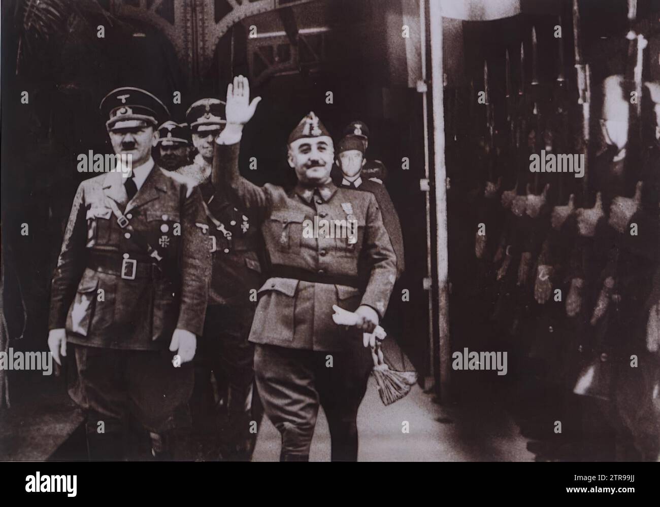 10/22/1940. Le 'montage' de la photo d'Hitler et Franco à Hendaye. Le chef de l'Etat espagnol 'grandit', ouvre les yeux et sourit. Crédit : Album / Archivo ABC Banque D'Images