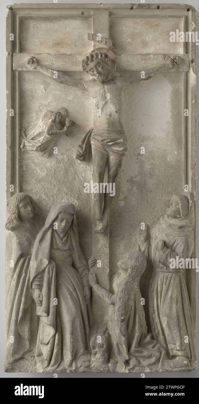 Christ sur la Croix avec la Vierge, Saint Jean, Marie Madeleine et Saint François, anonyme, c. 1475 - c. 1500 sur un fond plat, encadré est la croix, sur laquelle le Christ pend avec la tête diagonalement à gauche. Au-dessus de lui l'inscription Inri en lettres gothiques ; contre le pied de croix le crâne d'Adam. À gauche de celui-ci, la Marie tombant dans le silence, sous les bras pris en charge par Jean ; à droite, de profil, Maria Magdalena s'agenouille, qui cherchait le Christ et a mis les deux bras autour du Kruishout. Derrière elle, également dans le profil Saint François avec les mains hautes tenues hautes, représenté whe Banque D'Images