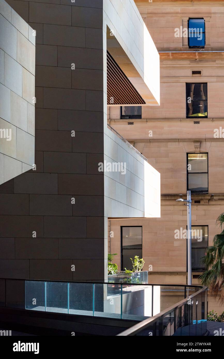 Les balcons du niveau inférieur de l'AMP Quay Quarter Building situé à Phillip Street, Sydney, Australie Banque D'Images