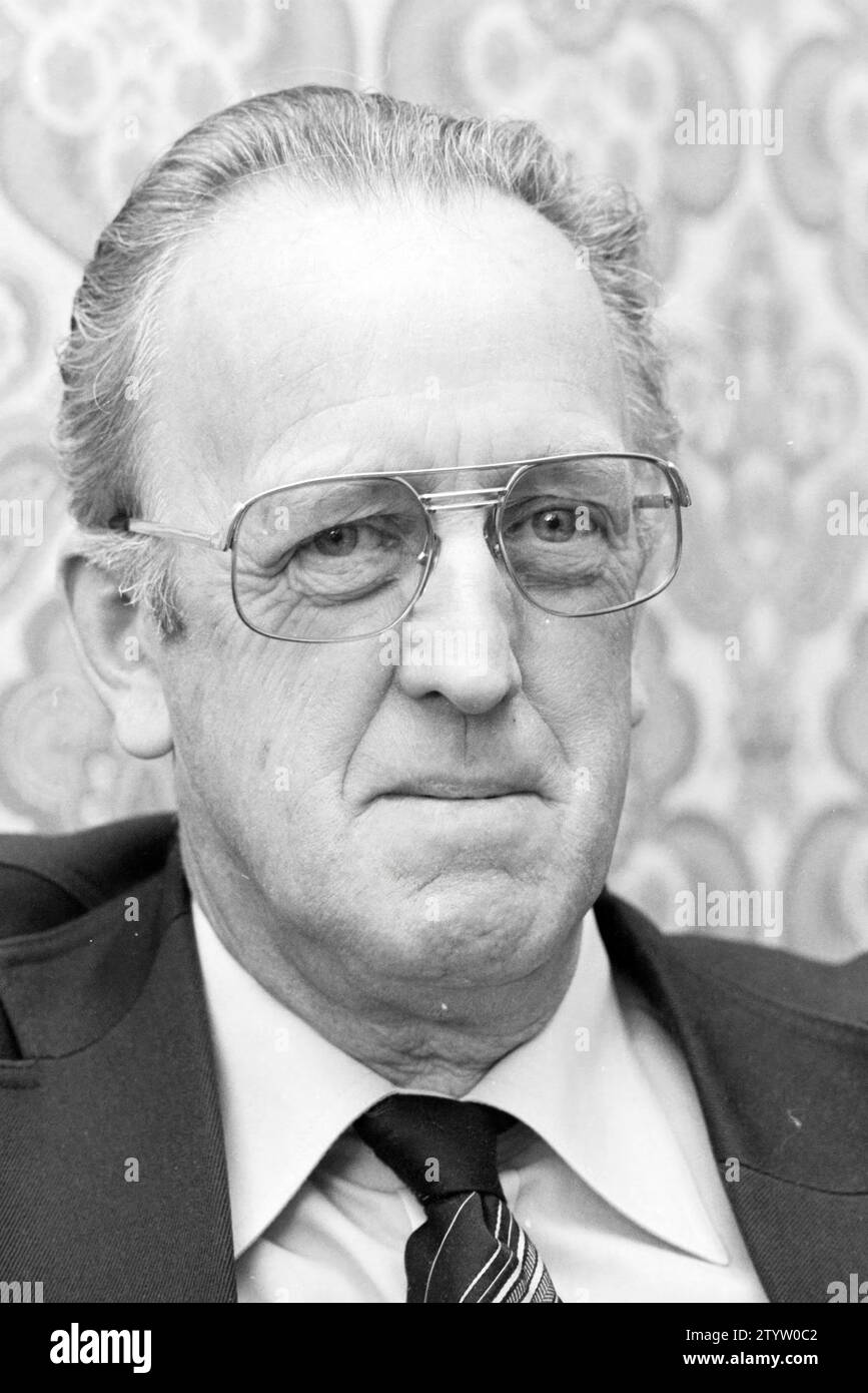 Portrait M. Bergman Fa. Hensen., Portraits, 05-07-1979, Whizgle News from the Past, taillé pour l'avenir. Explorez les récits historiques, l'image de l'agence néerlandaise avec une perspective moderne, comblant le fossé entre les événements d'hier et les perspectives de demain. Un voyage intemporel façonnant les histoires qui façonnent notre avenir. Banque D'Images