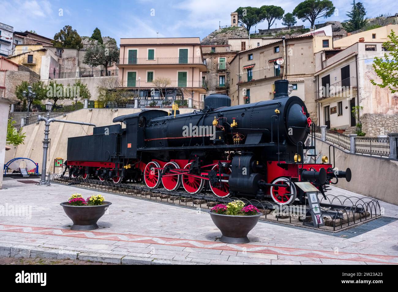 Locomotiva di Bova, une locomotive 054 du groupe 740, exposée par ...