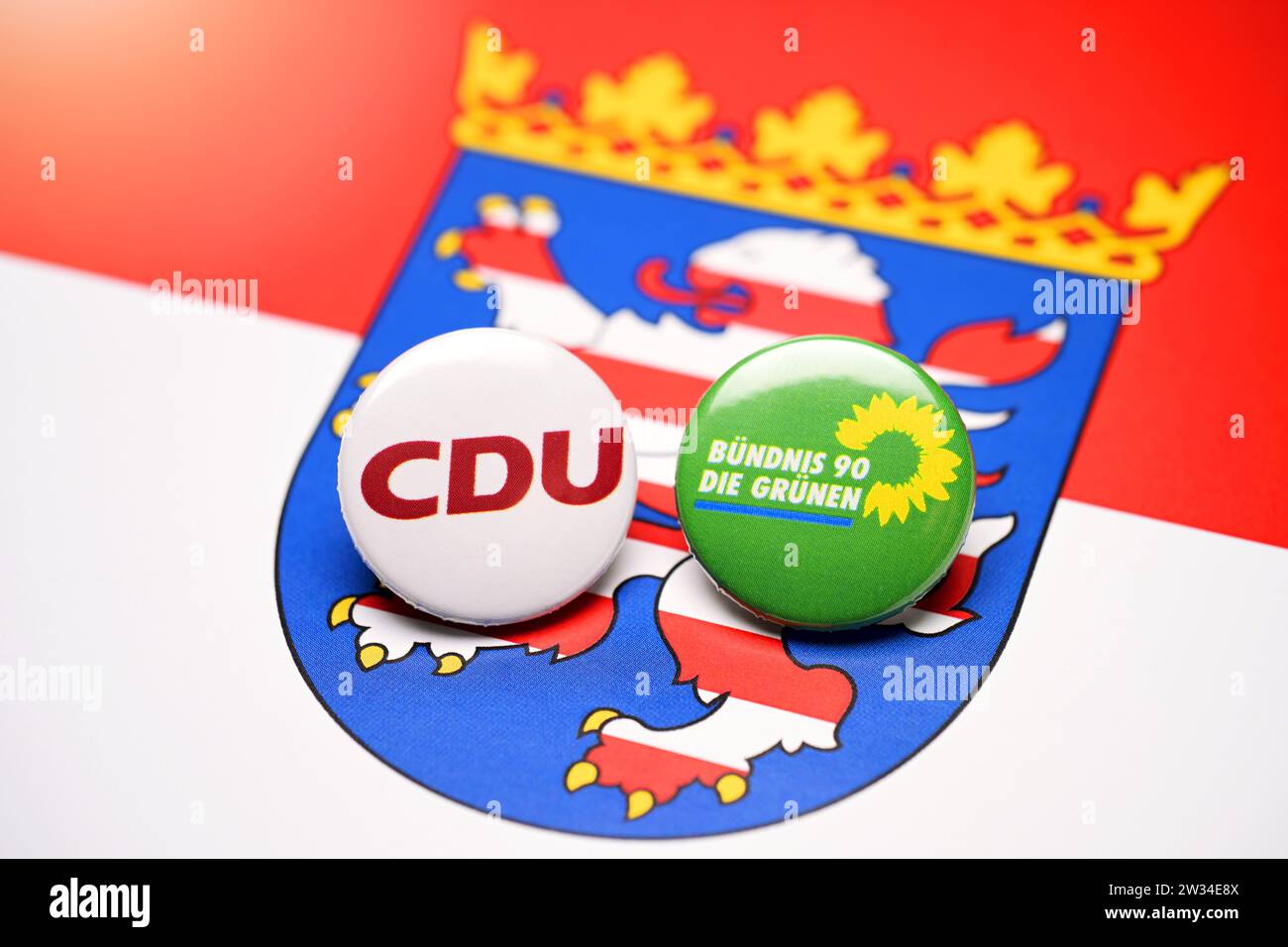 Parteianstecker auf der Fahne von Hessen, Symbolfoto KoAction von CDU und Grüne Banque D'Images