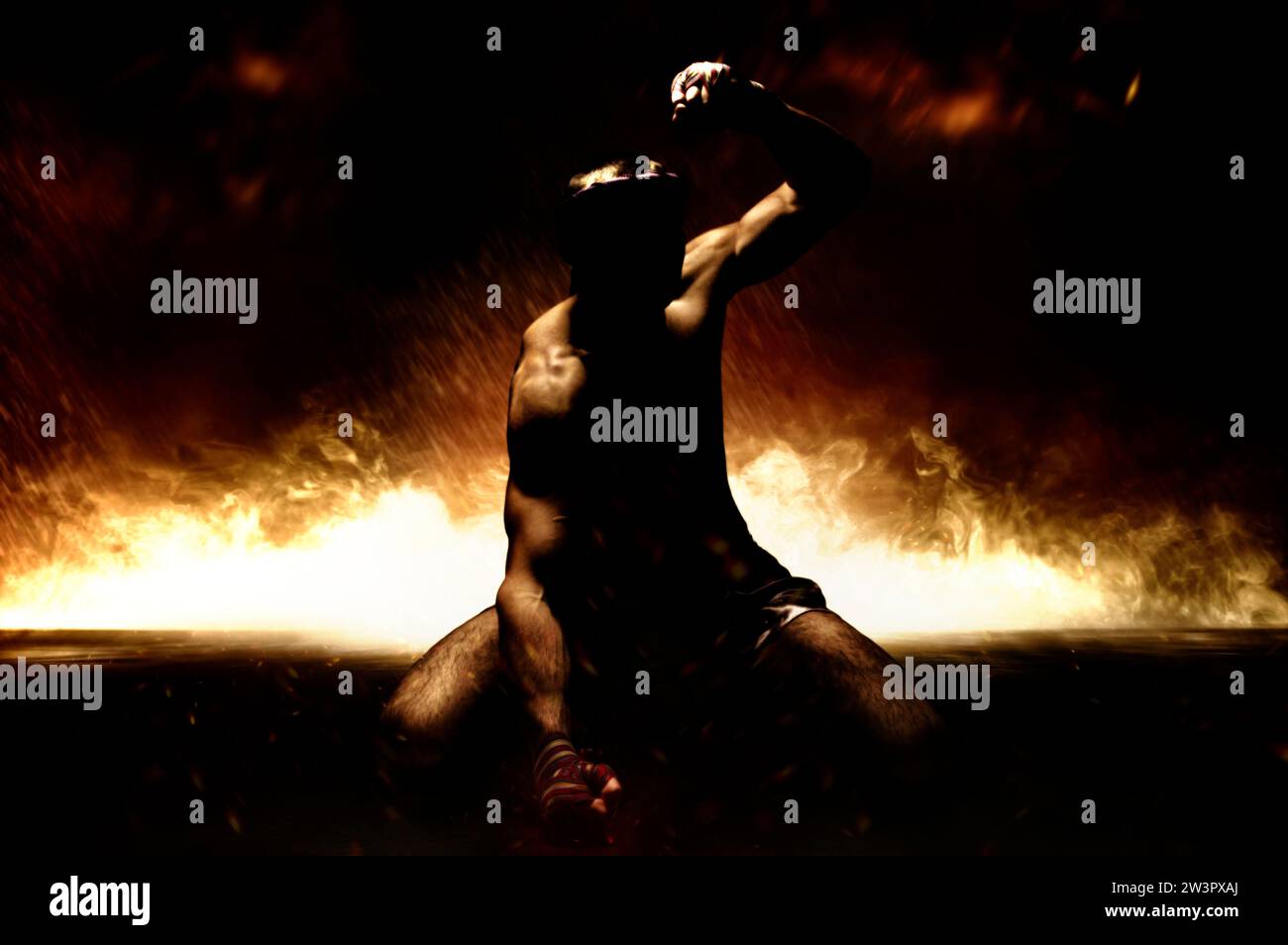 Le kickboxer est déçu de la perte et frappe le sol de frustration. Mongkhon. Le concept de défaite dans les compétitions, illégal Banque D'Images