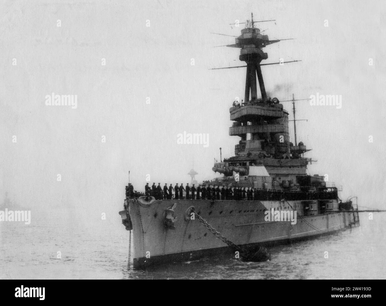 Photographie officielle montrant un navire de la Marine Banque D'Images