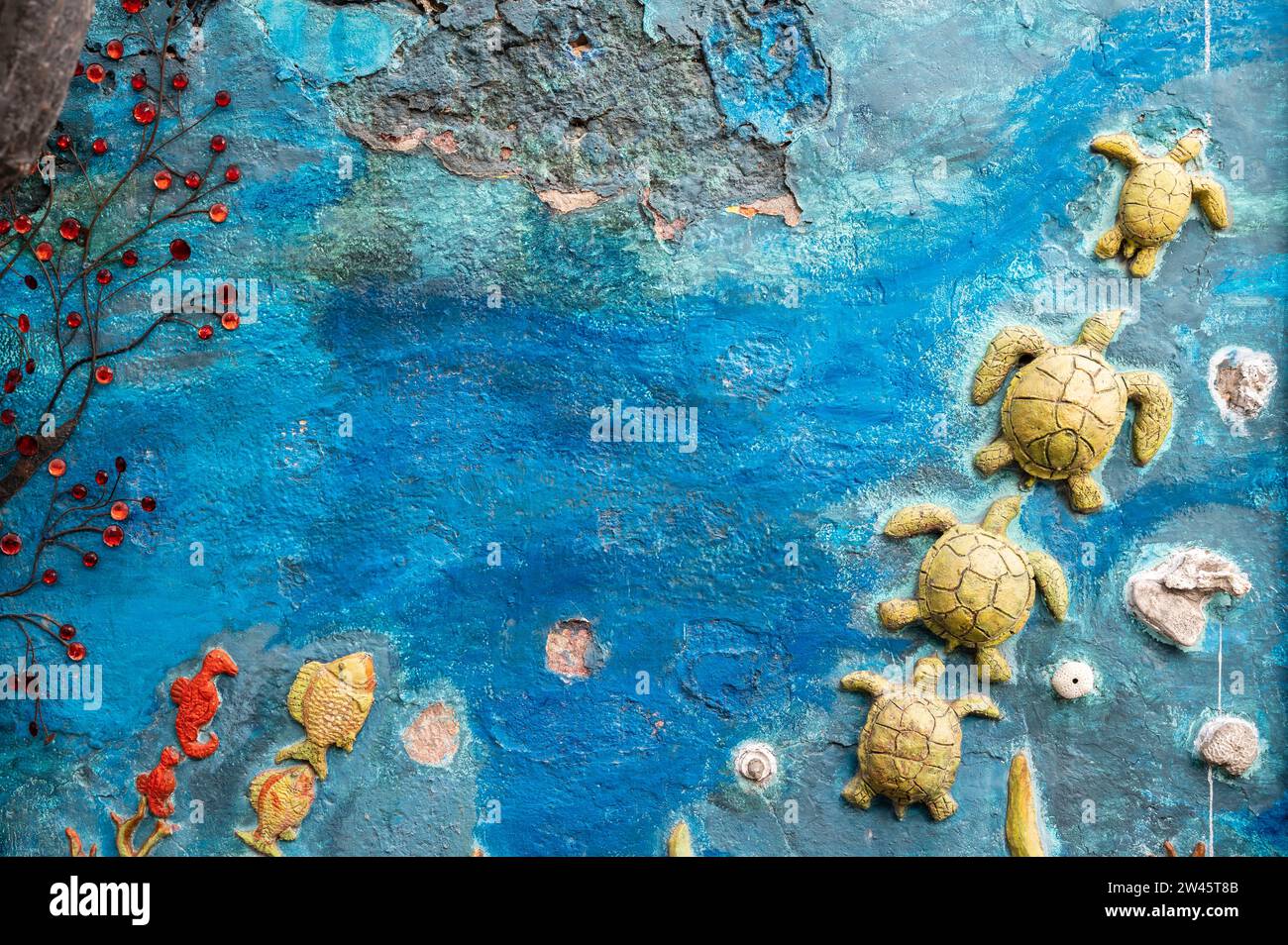 Murale tropicale colorée, capturant les tortues marines nageant sous l'eau Banque D'Images