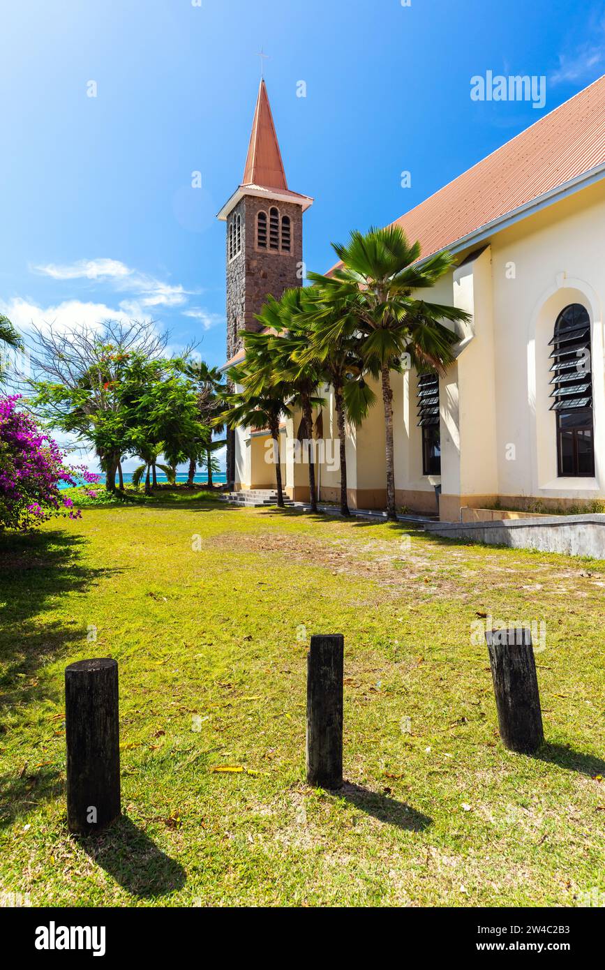 Anse Royale - Saint Joseph, l'ouvrier. L'église a été consacrée par Mgr Gumy le 4 janvier 1931 et rénovée en 1958 et 2006 Banque D'Images Anse Royale - Saint Joseph, l'ouvrier. L'église a été consacrée par Mgr Gumy le 4 janvier 1931 et rénovée en 1958 et 2006 Banque D'Images