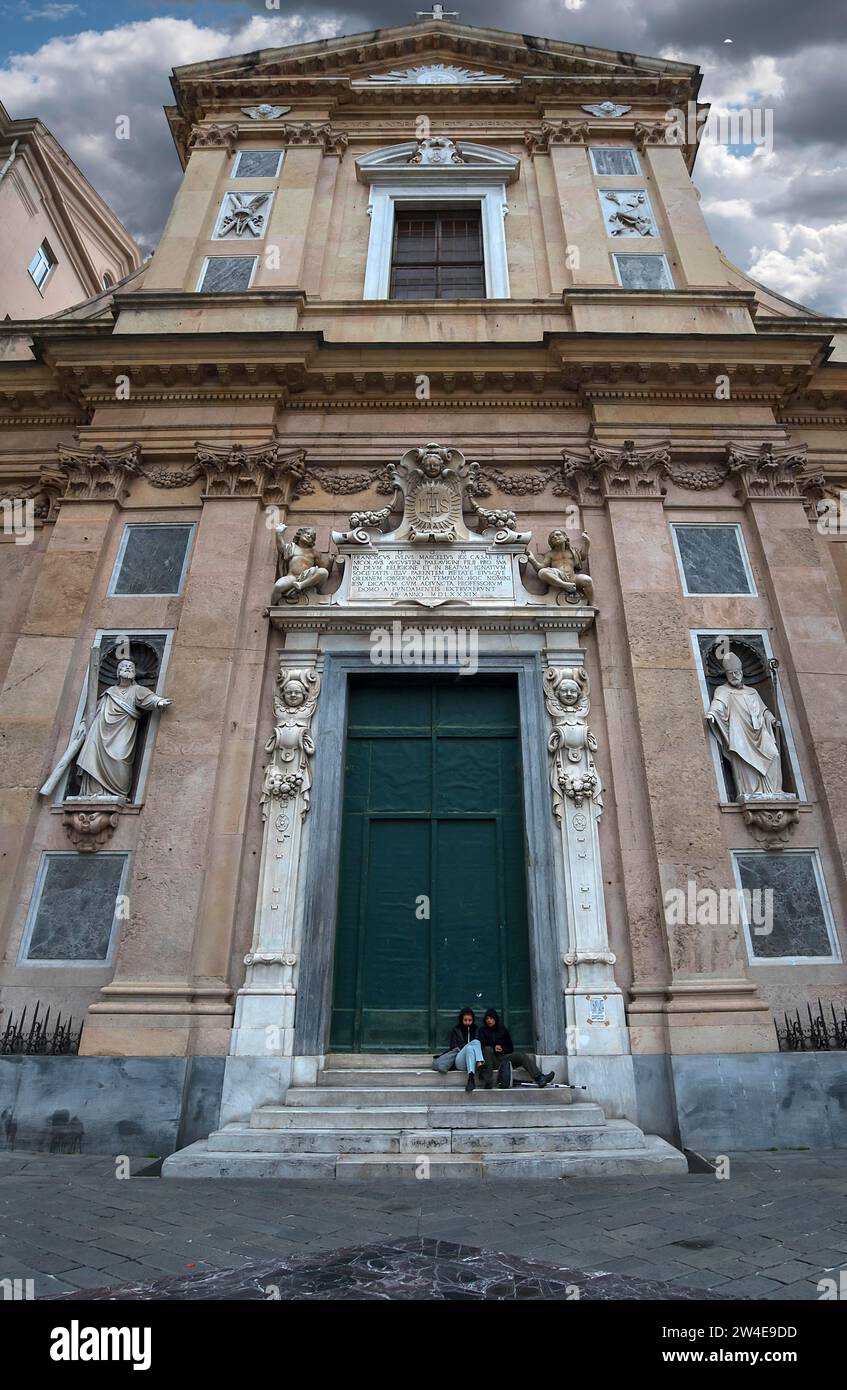 Façade principale de l'église Gesu, Chiesa del Gesu, construite à la fin du 16e siècle, via di Porta Soprana, 2, Gênes, Italie Banque D'Images