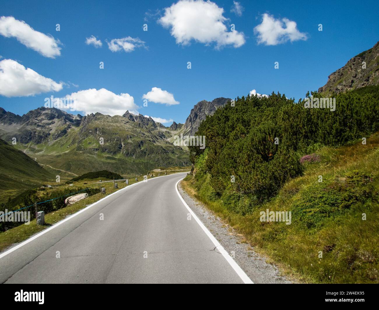 Silvretta High Alpine Road, sommets alpins derrière, Vorarlberg, Autriche Banque D'Images