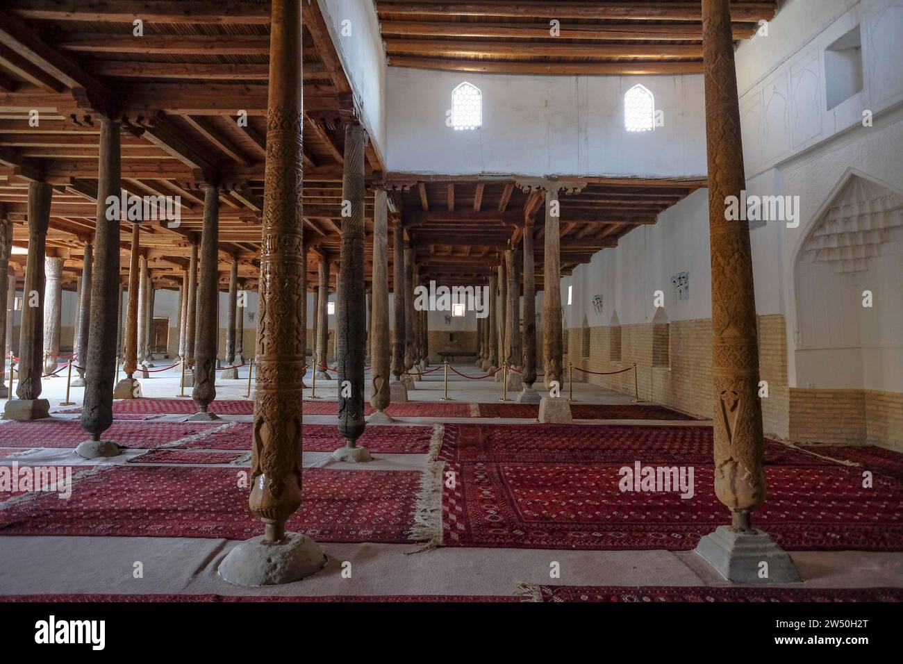 Khiva, Ouzbékistan - 15 décembre 2023 : la mosquée Juma située dans la vieille ville de Khiva, Ouzbékistan. Banque D'Images