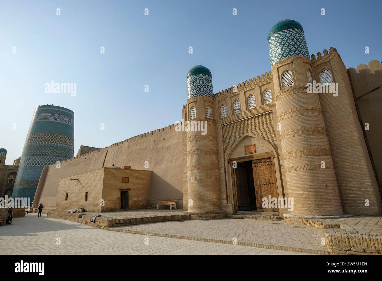 Khiva, Ouzbékistan - 15 décembre 2023 : Forteresse de Kuhna Ark dans la vieille ville de Khiva, Ouzbékistan. Banque D'Images