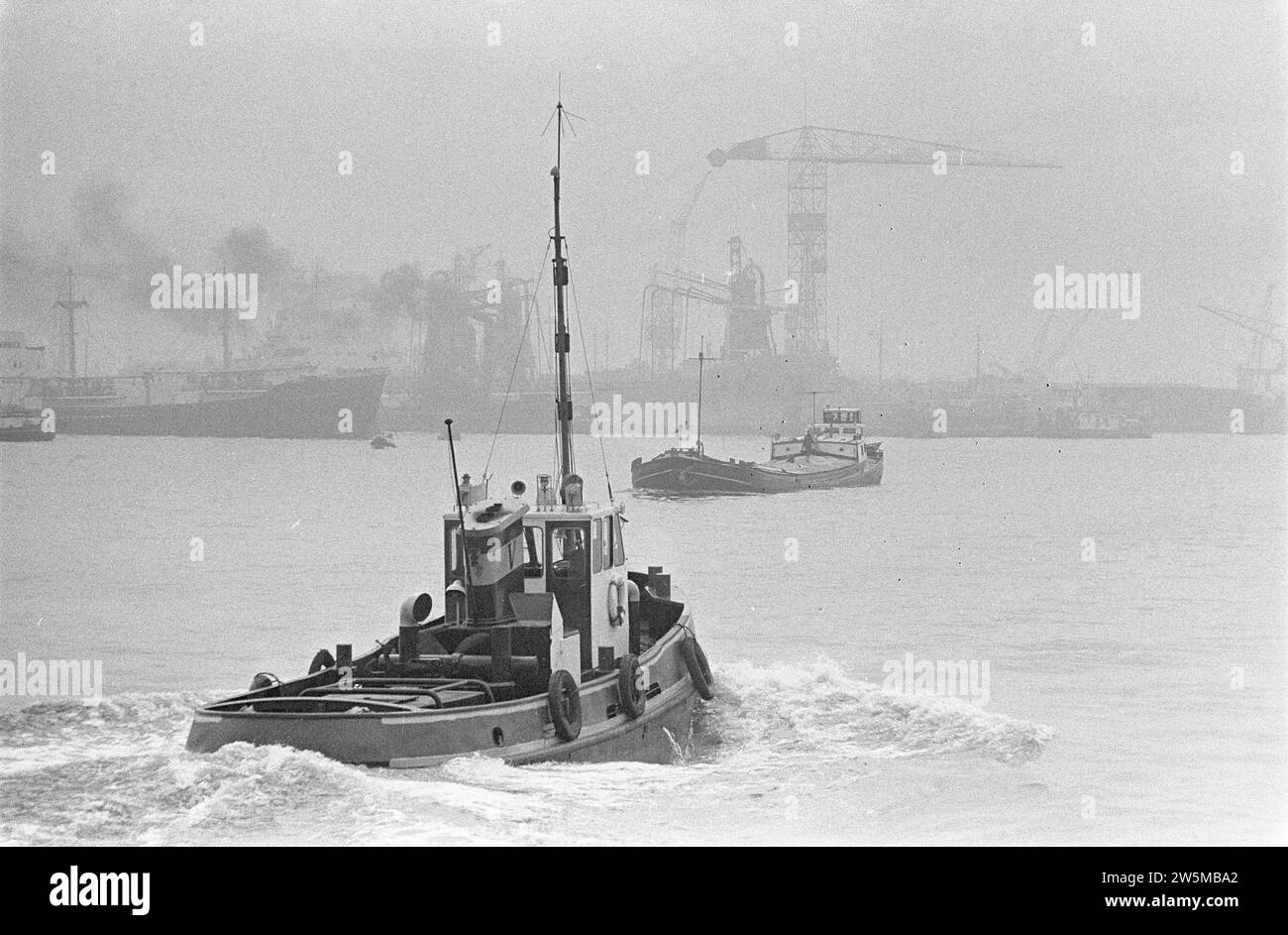 Remorqueur au port de Rotterdam ca. 22 avril 1964 Banque D'Images