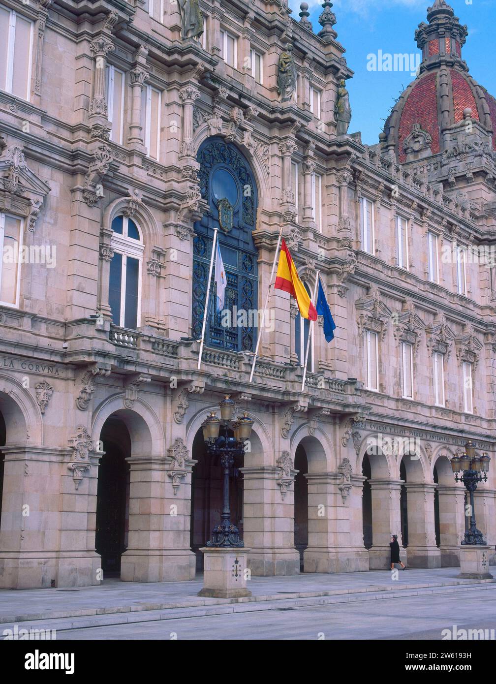 PALACIO MUNICIPAL FR LA PLAZA DE MARIA PITA - 1901/17 - FOTO AÑOS 00 SIGLO XXI. AUTEUR : PEDRO MARIÑO Y ORTEGA (1865-1931). Localisation : AYUNTAMIENTO. LA CORUNA. A CORUÑA. ESPAGNE. Banque D'Images