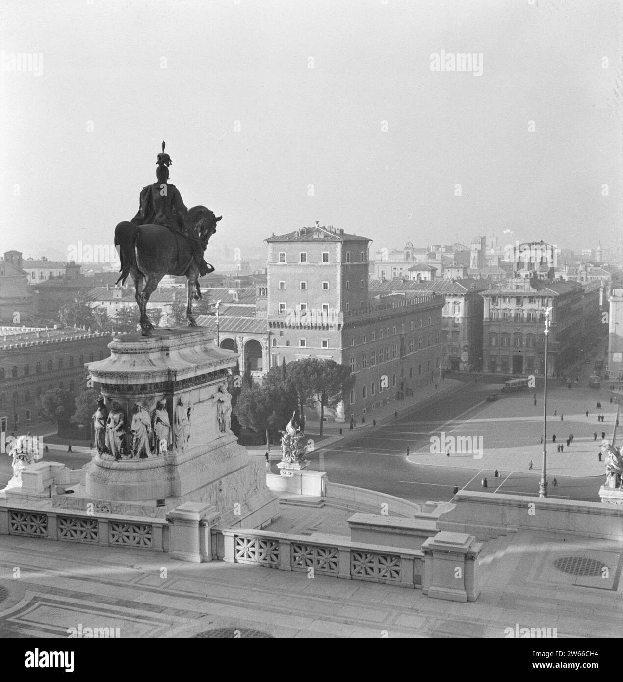 Le Palazzo Venezia et Piazza Venetia vu du Monument de Victor Emmanuel II ca. Décembre 1937 Banque D'Images