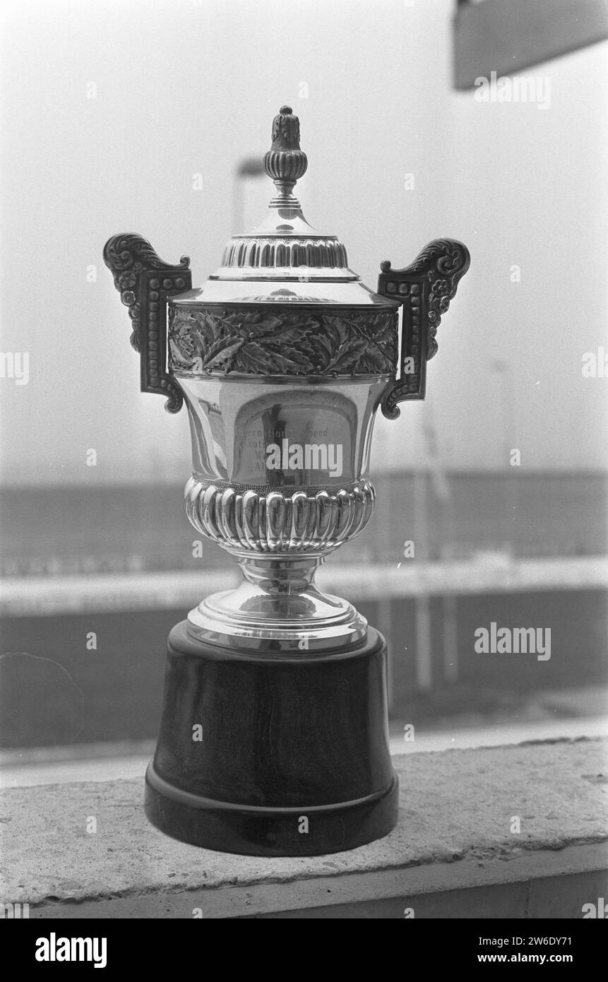 Gros plan de la coupe du monde ISSL / ca. 5 janvier 1973 Banque D'Images