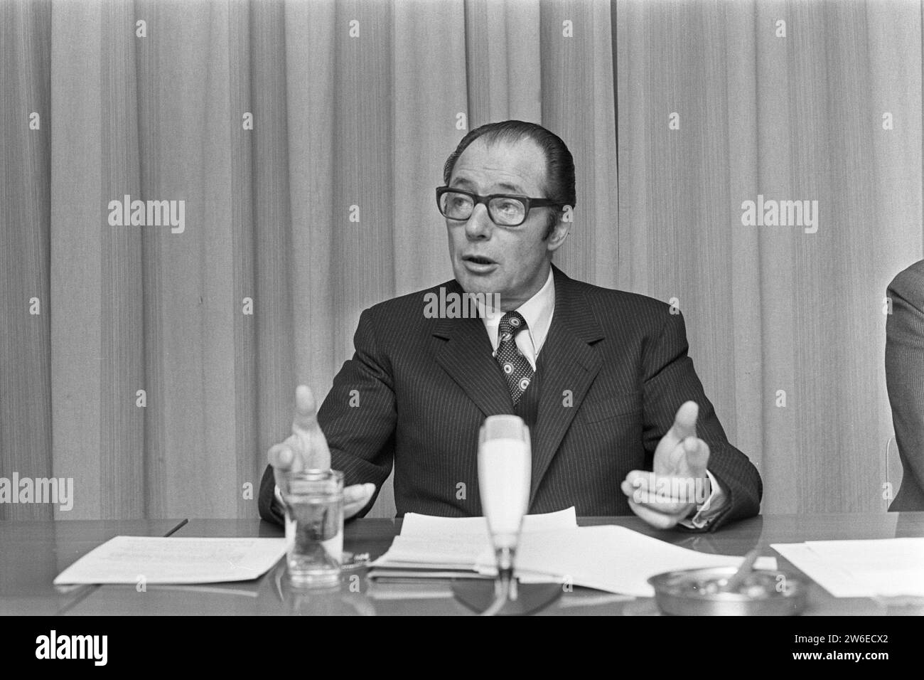 Le informateur Ruppert donne une conférence de presse à Nieuwspoort ca. 5 janvier 1973 Banque D'Images