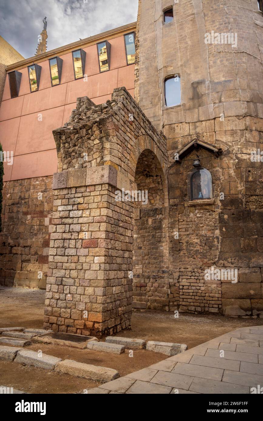 Les vestiges de l'aqueduc romain, partie du mur de la cathédrale de Barcelone, Espagne Banque D'Images