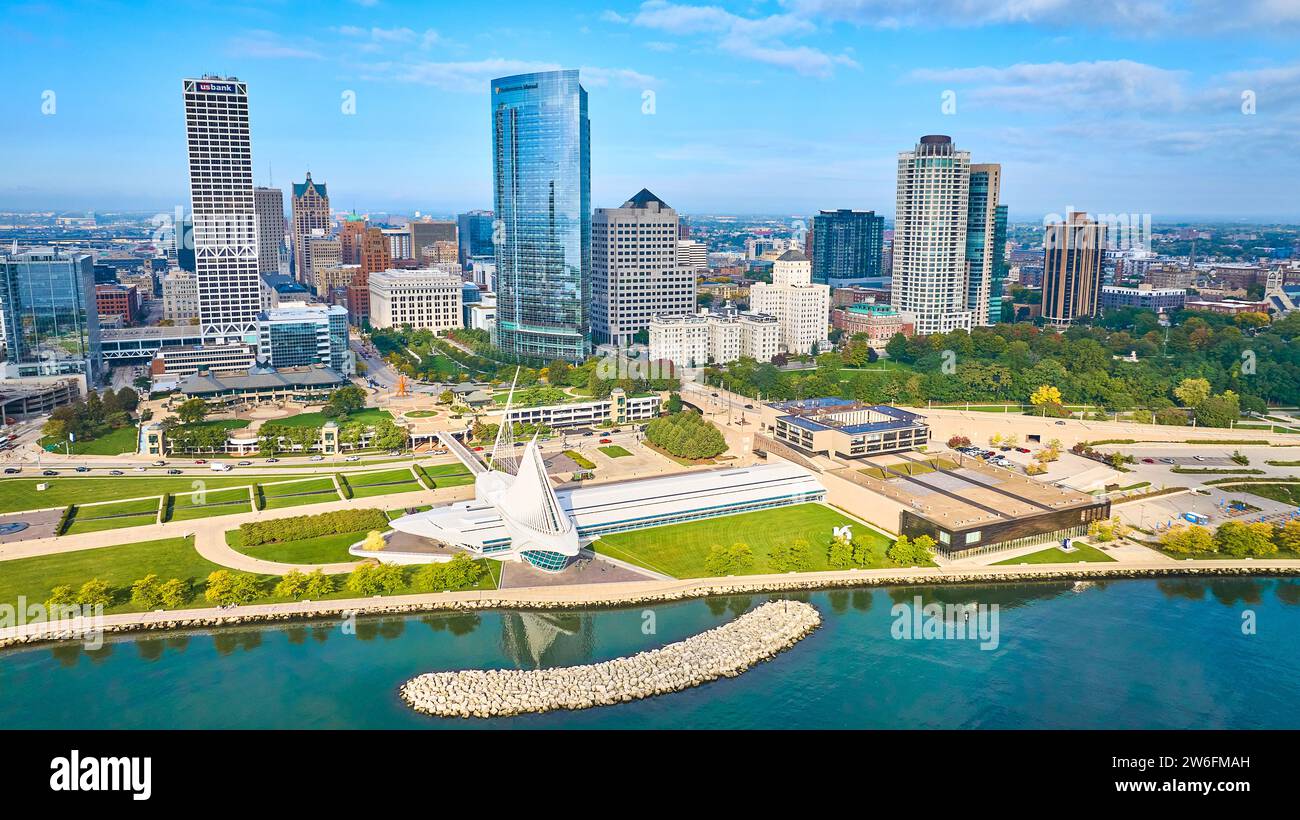 Vue aérienne de Milwaukee avec pavillon Quadracci et bord du lac Banque D'Images