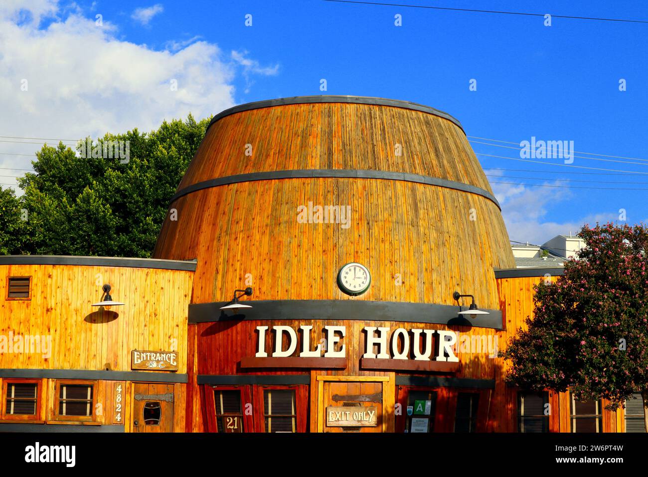 Los Angeles, Californie : Idle Hour, structure en forme de tonneau située au 4824 Vineland Ave, Los Angeles Banque D'Images