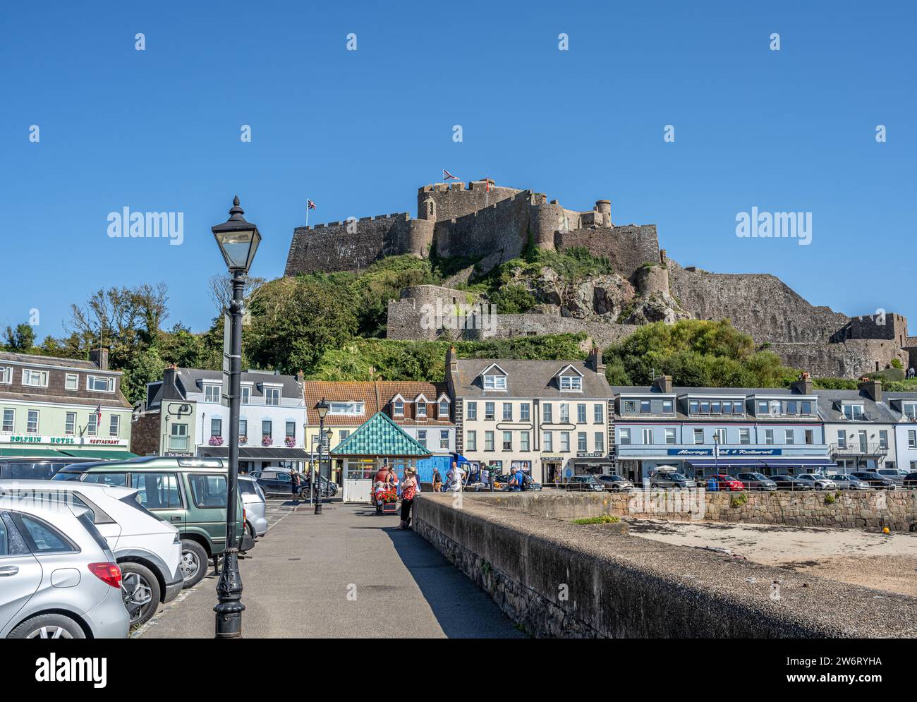 Château du Mont Orgueil, port de Gorey ; Jersey Banque D'Images