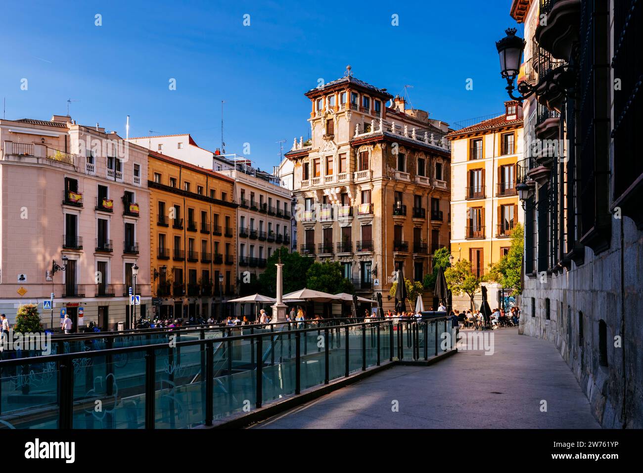 La Plaza de Ramales est un espace dans le Madrid des Austrias. En 1841, il prit le nom de Ramales en mémoire de la bataille de Ramales. Madrid, Comunidad Banque D'Images