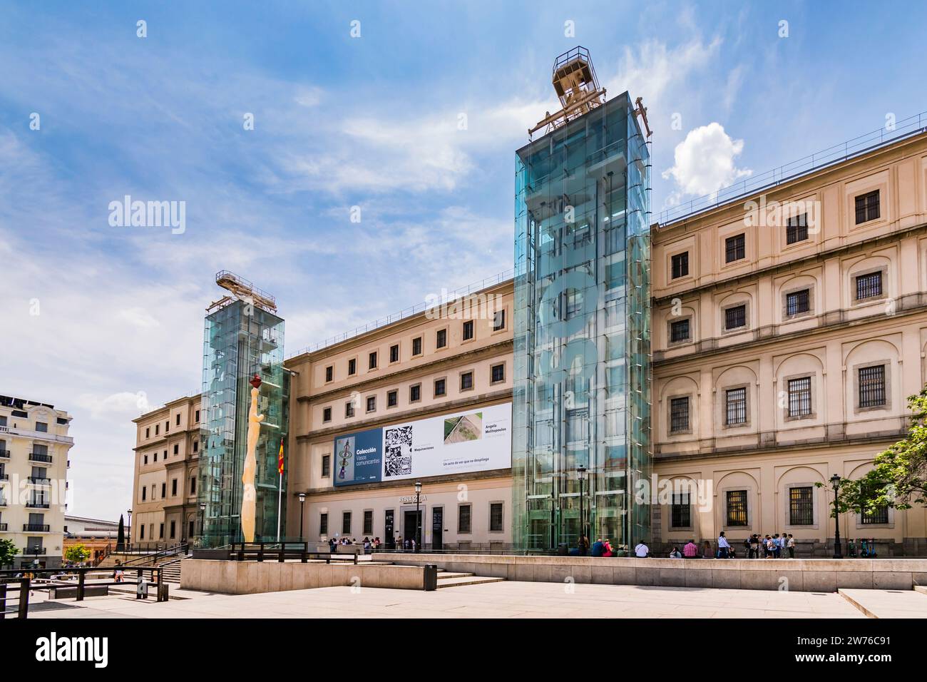 Ascenseurs en verre. Le Museo Nacional Centro de Arte Reina Sofía, Queen Sofia National Museum Art Centre, MNCARS, est le musée national espagnol du 20e cen Banque D'Images