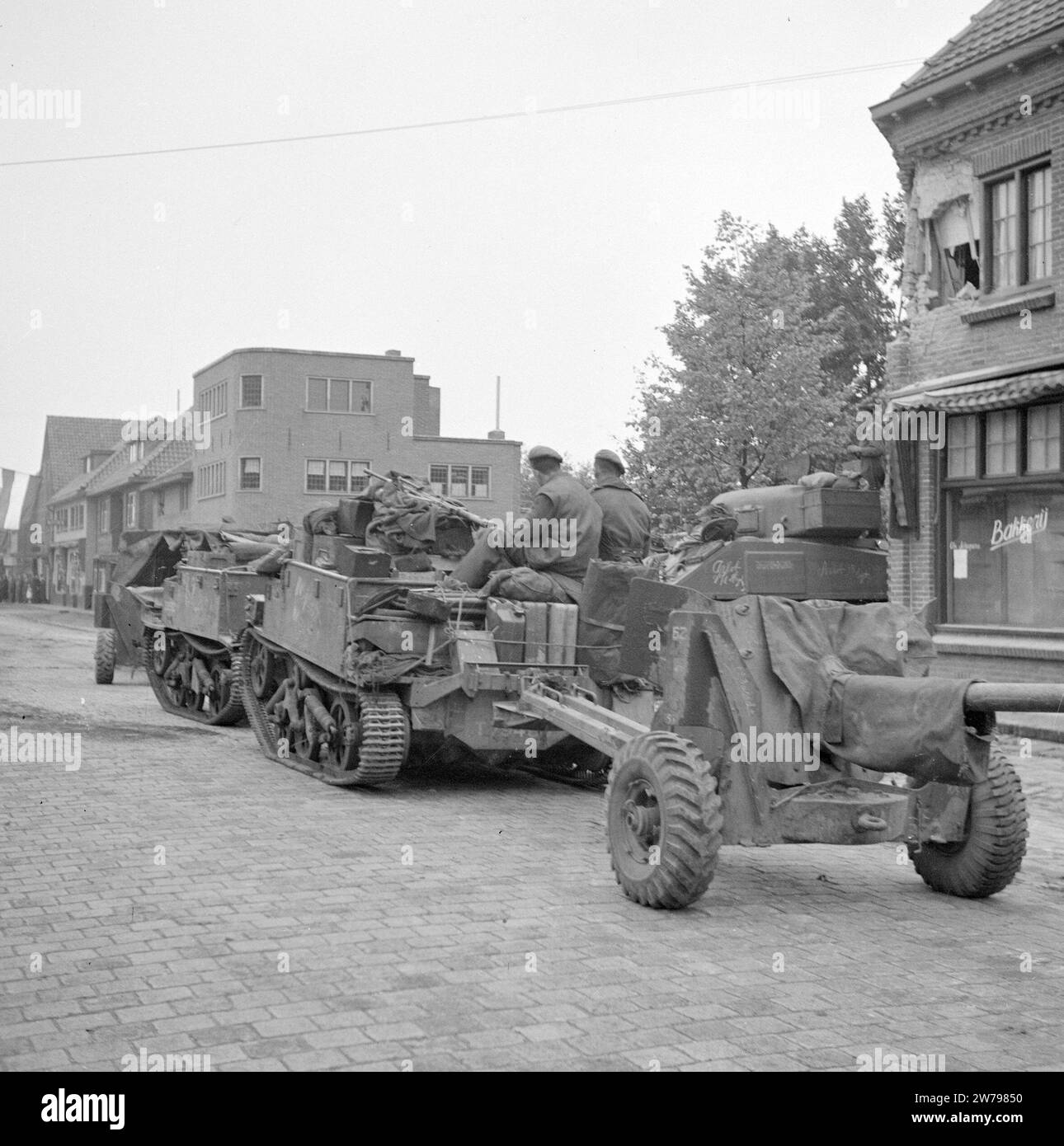 Les unités de chars de la Garde irlandaise entrent dans Aalst ca. 18 septembre 1944 Banque D'Images