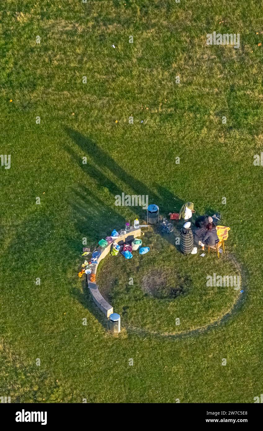 Vue aérienne, pique-nique sur une prairie à Lippepark, district de Herringen, Hamm, région de la Ruhr, Rhénanie du Nord-Westphalie, Allemagne, photo aérienne, pique-nique, prairie, Lipp Banque D'Images