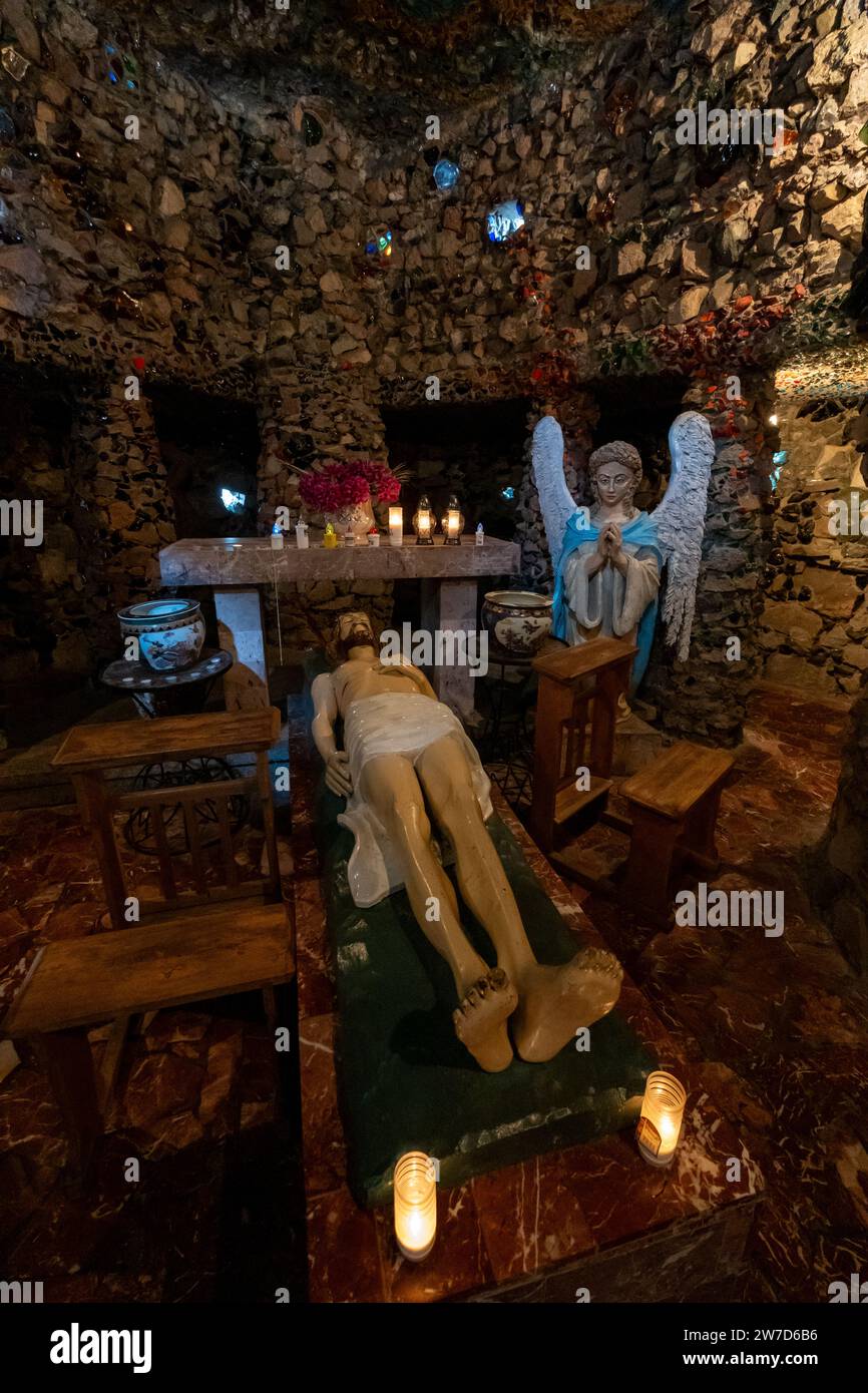 15.08.2021, Pologne, Lichen Stary, Wielkopolska - lieu de pèlerinage marial de Lichen, statue de Jésus dans la chapelle de la Sainte Croix sur le Golgotha hil Banque D'Images