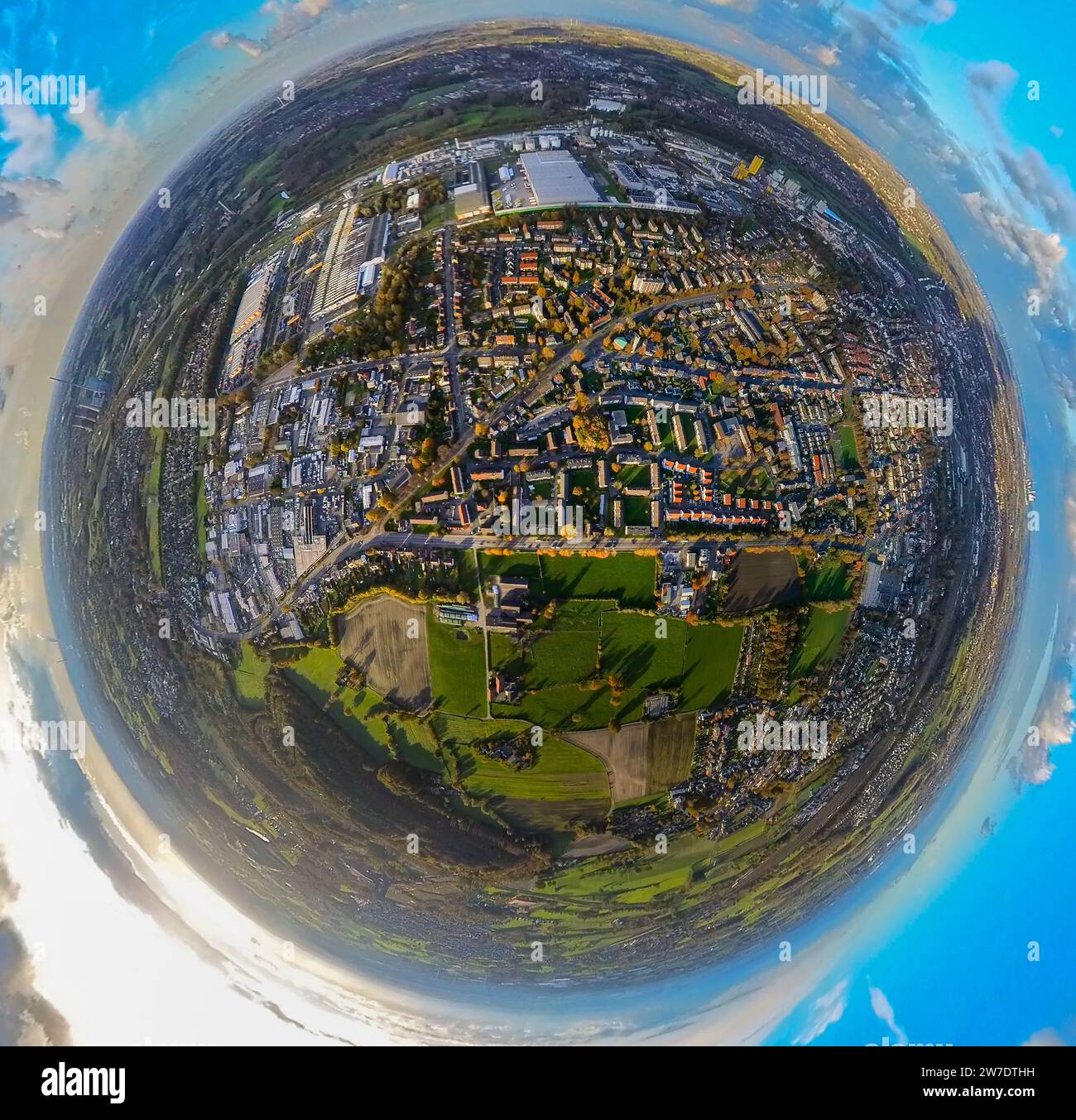 Vue aérienne, vue de la zone résidentielle Langestraße, globe terrestre de la zone industrielle portuaire, image fisheye, image à 360 degrés, monde minuscule, petite planète, dis Banque D'Images