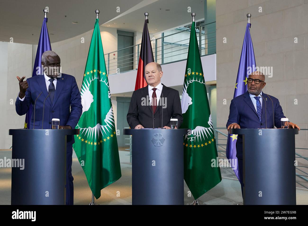 20.11.2023, Allemagne, Berlin, Berlin - Conférence de presse à la Chancellerie à l'occasion de la conférence Compact-with-Africa. De gauche à droite : M Banque D'Images
