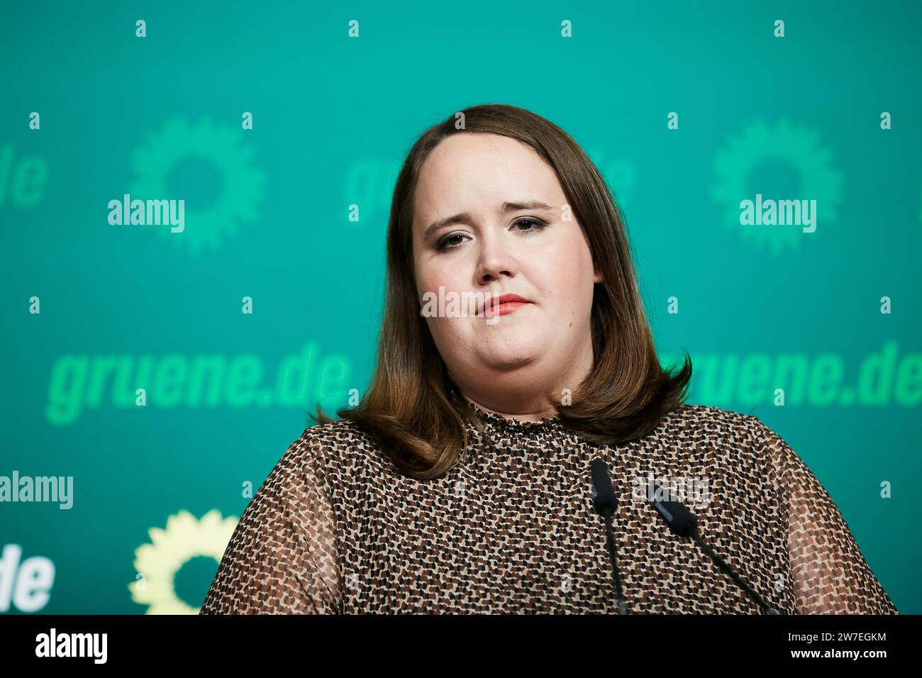27.11.2023, Allemagne, Berlin, Berlin - Ricarda Lang, président fédéral du parti BUENDNIS 90/DIE GRUENENENEN, lors d'une conférence de presse à la tête du parti Banque D'Images