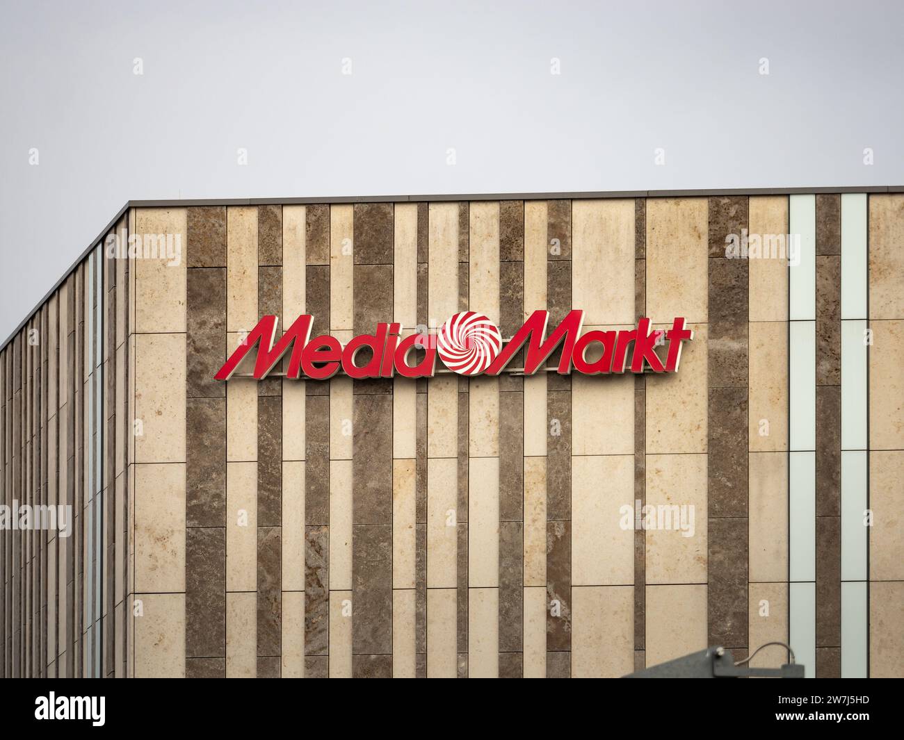 Signe logo Mediamarkt sur une façade de bâtiment de centre commercial. Le détaillant d'électronique grand public appartient à la société Ceconomy et est un gros employeur. Banque D'Images