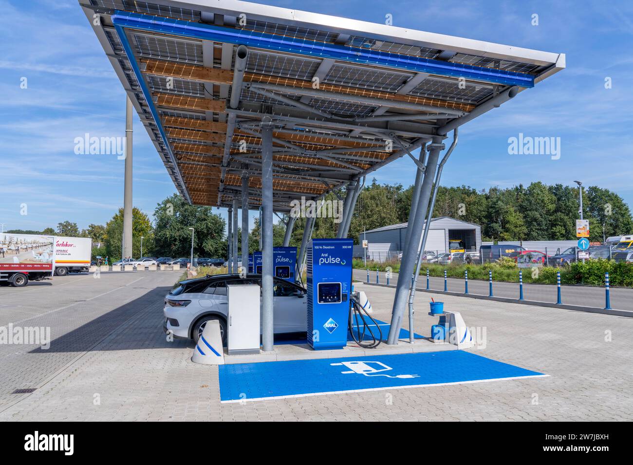 Borne de recharge électronique ARAL Pulse sur l'autoroute A3, jonction Rees, Isselburg, 4 bornes de recharge rapide pour 8 véhicules électriques, NRW, Allemagne Banque D'Images