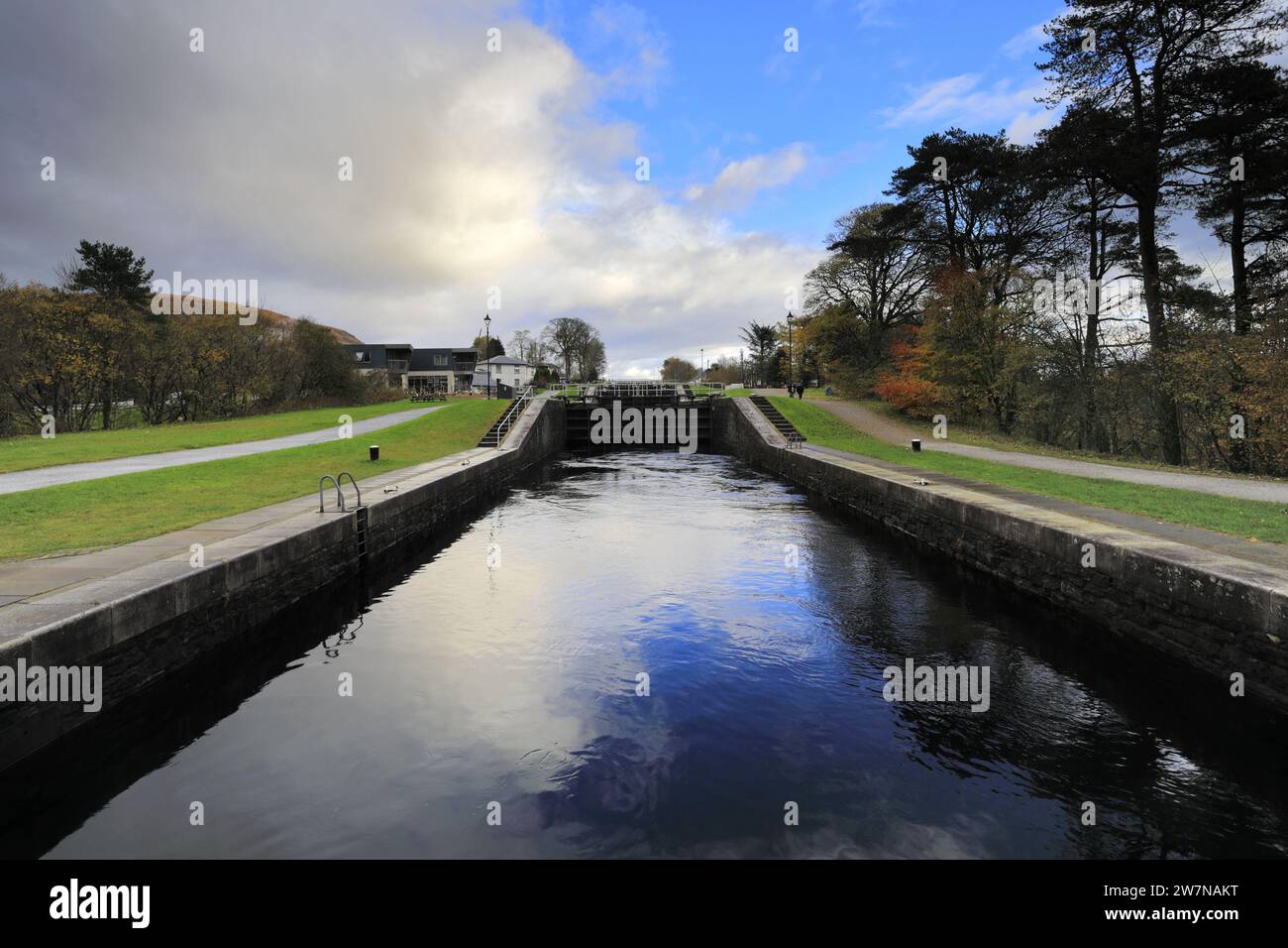 Automne, Neptunes Staircase, une écluse d'escalier sur le canal calédonien à Banavie, près de fort William, Highlands, Écosse, Royaume-Uni Banque D'Images